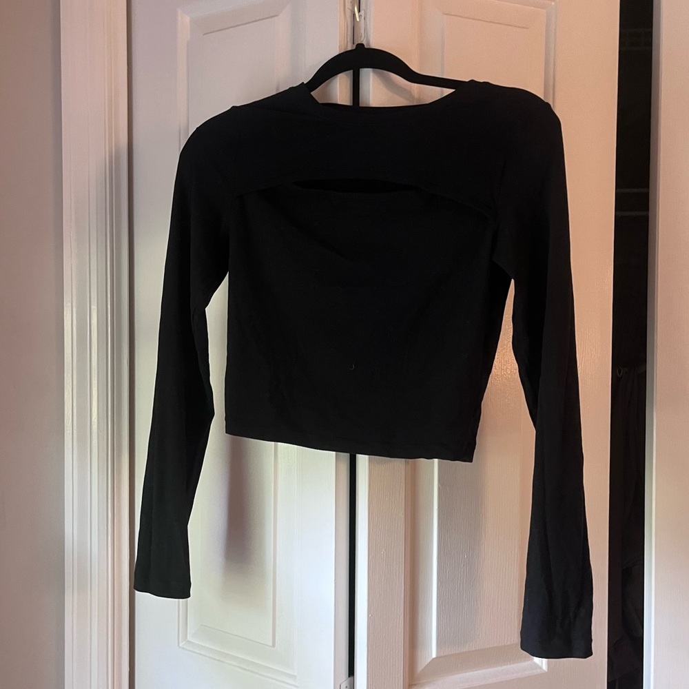 Alphalete cropped long sleeve black shirt